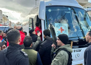 Shkëmbimi i dytë mes Izraelit dhe Hamasit, lirohen 200 të burgosur palestinezë