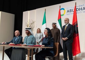 Poshtë Adriatikut “tunel” energjie/ Rama publikon fotot nga Abu Dhabi: U nënshkrua një marrëveshje strategjike