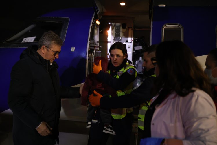 1-vjeçari nga Gaza evakuohet në Shqipëri për trajtim të specializuar mjekësor, OBSH: Shembull solidariteti!