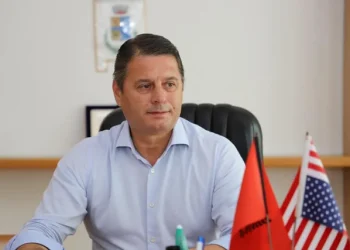 Nën hetim për ndërtimin e një trotuari, SPAK pushon çështjen ndaj Pjerin Ndreut