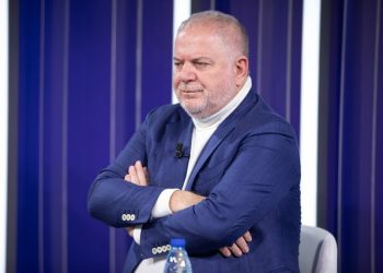 “Non grata është kryer, nuk ka më kuptim”, Haxhiu kundër euforisë në PD: Soros është karikaturë e atyre që rrethuan Trump