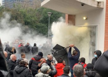 “Dajaku ka dalë nga xheneti”, Mërtiri: Tre vjet më parë ishin duke u rrahur për selinë, sot kërcejnë vallen e Saliut