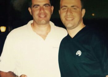 “Më prit se do të vij”/ U gjet i pajetë në banesën e tij, ish-deputeti i PS mesazh lamtumire për të vëllain