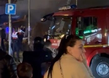 VIDEO/ “Na shpëtoni…”, momentet e tmerrit kur qytetarët kërkojnë ndihmë pas zjarrit te Komuna e Parisit