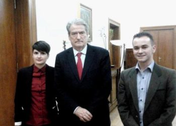 Xheni Karaj shpërthen ndaj Berishës: Qesharak! Në 2010 premtoi se do kurorëzonte çiftin e parë LGBT, prisja të më martonte