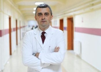 U hodh në lumin Buna për t’u larë, por u plagos rëndë, qeveria jep 20 mln lekë për mjekimin e kirurgut të QSUT-së