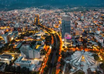 Ekonomia e Shqipërisë në 10 vitet e fundit, si po performon krahasuar me vendet e tjera të rajonit