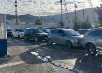 Kaluan festat në Shqipëri, nis largimi i emigrantëve dhe turistëve nga porti i Vlorës