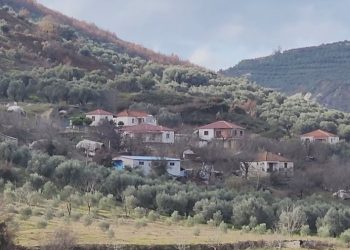 Dikur 700, sot 45 banorë, fshati që “lëngon” në dekada për një rrugë