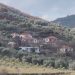 Dikur 700, sot 45 banorë, fshati që “lëngon” në dekada për një rrugë
