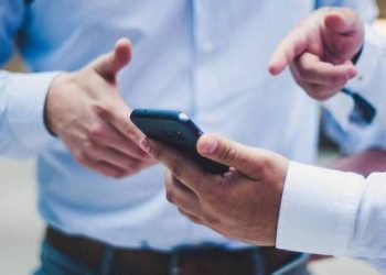 Kujdes nga kjo skemë! Mashtrimi global përmes telefonave, si mund t’iu boshatiset llogaria bankare