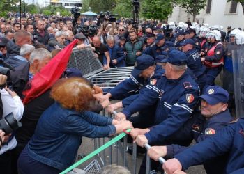 Protesta para Bashkisë Tiranë / Bllokuan rrugën dhe penguan qarkullimin, procedohen shtatë militantë të opozitës