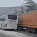 Ishin bllokuar në Kapshticë prej dëborës, nis lëvizja e kamionëve dhe autobusëve në drejtim të Greqisë