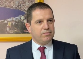 Më parë i prenë rrogën, pezullohet nga detyra kreu i Prokurorisë së Sarandës
