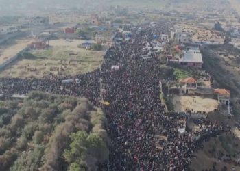 Izraeli pengon palestinezët të “puthin” tokën, Trump me plan dëbimi nga Gaza