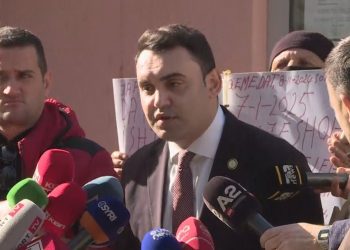 Nuk ka pajtim me Karlo Bolinon, Këlliçi i paditur për shpifje: Kam dokumente si tjetërsoi truallin