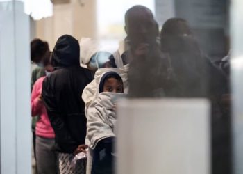 Kolumbia dërgon avionë të forcave ajrore për të marrë emigrantët e dëbuar nga SHBA