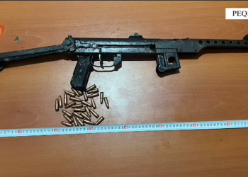 Arrestohet 31-vjeçari në Peqin, i gjendet në banesë një automatik sovjetik