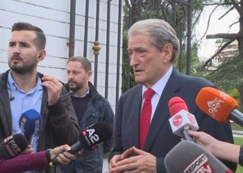 Berisha sot në SPAK, PD “rrethon” godinën