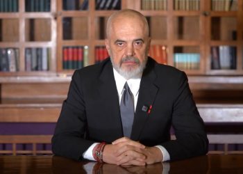 ‘Sy m’my’/ Rama i përgjigjet komentuesit: Hundën ma ka thyer katranpartia që ta ka mbushur mendjen se jam drogaxhi! Shqipëria ka nevojë për një opozitë dinjitoze