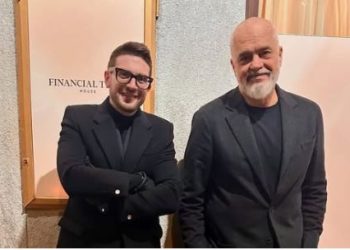 Forumi Ekonomik Botëror në Davos, Aleks Soros poston foto me Ramën: Shqipëria e para nga të gjitha!