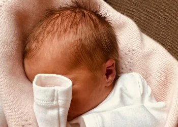 Familjes Mbretërore i shtohet një tjetër bebe, vjen në jetë Athena