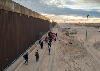 SHBA “blindon” kufirin me Meksikën, Garda Kombëtare moblizohet për të kontrolluar fluksin e imigrantëve