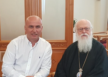 “Është shumë e vështirë të mbash Kishën”, Baze bën parashikimin pas vdekjes së Janullatos