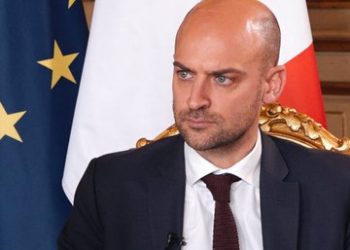 Ministri i Jashtëm francez: Franca e gatshme të dërgojë trupa në Groenlandë