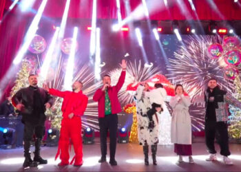Veliaj krah artistëve në Tiranë, numëron countdown-in e ndërrimit të viteve: Progresin tonë nuk e ndalon askush