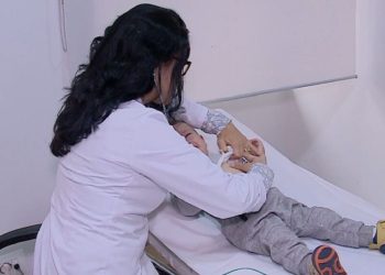 Infeksionet respiratore drejt pikut, pediatri: Mos merrni antibiotik pa u konsultuar mjekun! Mund t’i rëndoni më keq fëmijët