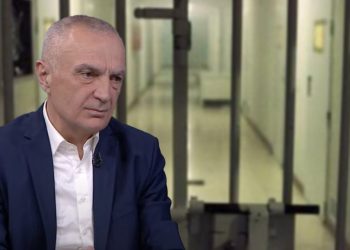 “Mediton dhe bën joga”, gazetarja zbulon detaje nga brenda qelisë së Metës te 313