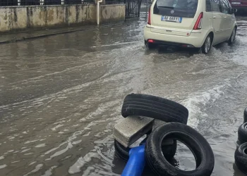 Rëndohet situata nga përmbytjet në Shkozet, ndërhyn për ndihmë Mbrojtja Civile e Forcave të Armatosura