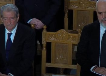 Një karrige bosh mes Ramës dhe Berishës, çfarë nuk u pa nga homazhet për Kryepeshkopin Anastas