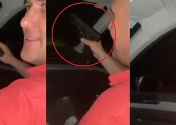 Zbrazi një karikator/ Skandal në Kroaci, zv/kryeministri qëllon me pistoletë nga makina në lëvizje (VIDEO)