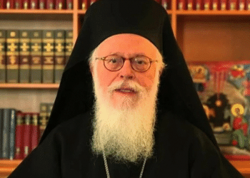 Sinodi i Shenjtë i Kishës greke: Trupi i kryepeshkopit do nderohet të dielën në Katredalen e Athinës, të hënën do të niset në Shqipëri