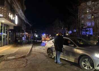 Shpërthimi i pikës së shitjes së fishekzjarrëve në Prizren/ Plagosen dy persona, si paraqitet situata