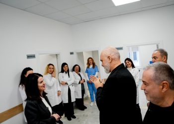 “Përfitojnë 200 mijë qytetarë”/ Rama dhe Koçiu në Poliklinikën e re të Specialiteteve në Shkodër: Do të pajisjet me aparatura moderne!