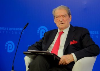 “Tarifat e studentëve më të lartat në Europë”, Berisha hap “thesin” e premtimeve për arsimtarët: Do të dyfishojmë rrogat!