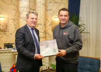 Veliaj pret sekretarin e Përgjithshëm të PostEuro! Szebeny: Më shumë bashkëpunim për zhvillimin e industrisë postare