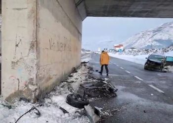 Makina përplaset me kollonën e urës në Bulqizë, në gjendje të rëndë shoferi