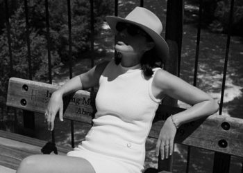 8 muajshe shtatzënë, aktorja e famshme i është nënshtruar një operacioni në tru