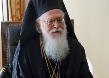 Janullatos në gjendje kritike për jetën, vizitohet në spital nga ministri grek i Arsimit dhe Çështjeve Fetare