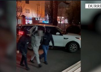 Tentoi të vriste me armë zjarri një person, arrestohet 30-vjeçari i shpallur në kërkim