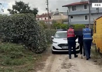 Llogari në një faqe online dhe Lekët i përdorte për baste sportive, pranga 26-vjeçarit në Fier