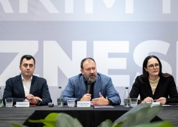 Në takim me bizneset e qarkut Elbasan, ministri Arbjan Mazniku prezanton projektet e reja