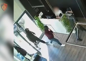 Sherri i Palasës vazhdon në Tiranë, dhunohet nga 6 persona 48-vjeçari në një berberhane, arrestohen 2 nga autorët