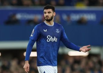 “Alarm” për Armando Brojën, kapiteni-trajner e merr në pankinë në ndeshjen e Kupës FA