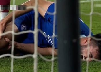 Broja i “mallkuar” nga dëmtimet, sulmuesi kuqezi lë fushën e lojës në pjesën e parë kundër Bournemouth