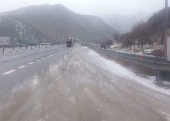Mot i keq në vend, probleme me furnizimin e energjisë në disa fshatra